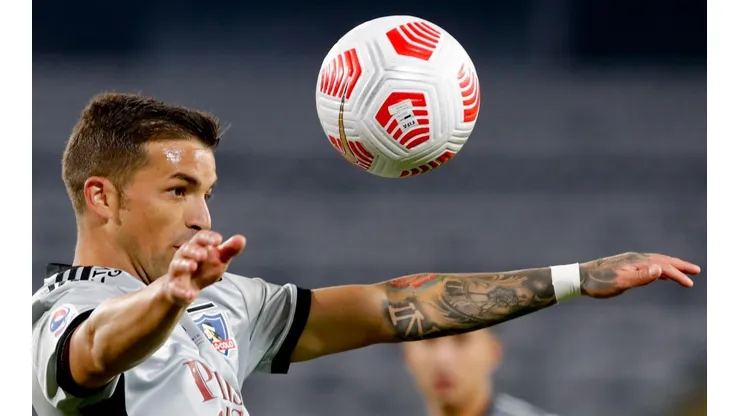 Gabriel Costa vuelve a jugar por Colo Colo tras su participación en las Eliminatorias por la selección de Perú