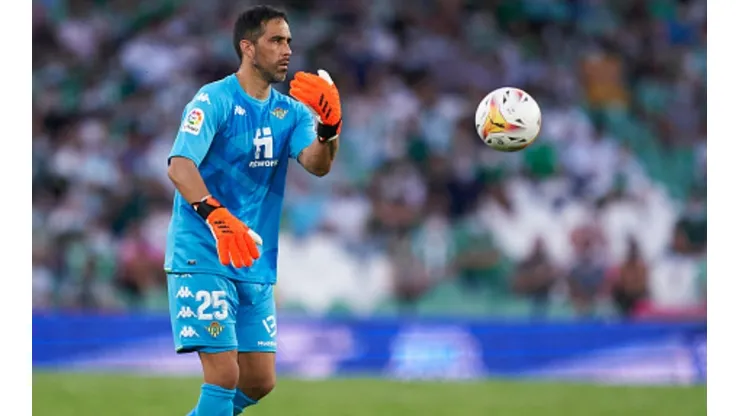 Bravo se ganó el respeto de la prensa española con su nivel en el Betis