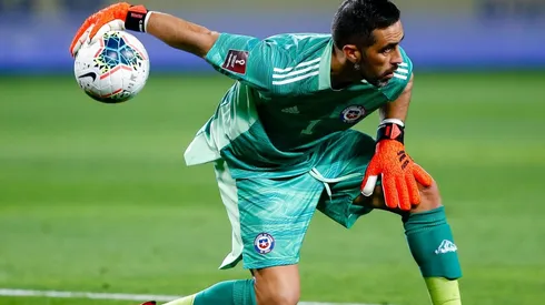 Claudio Bravo y su regreso al fútbol chileno siguen dando que hablar