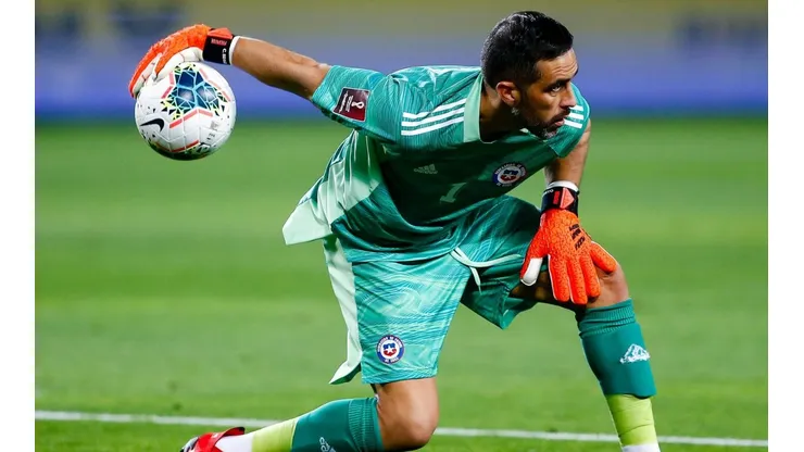 Claudio Bravo y su regreso al fútbol chileno siguen dando que hablar