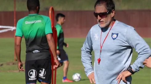 Mario Salas tuvo su primer día al mando de Huachipato