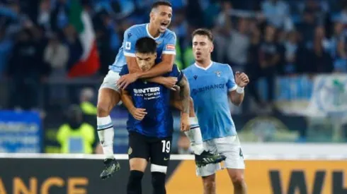 El abrazo de la polémica luego del triunfo de la Lazio sobre el Inter en la Serie A. Foto: @Carrusel