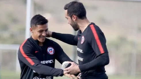 Prensa sevillana: amistad con Bravo podría llevar a Alexis al Betis