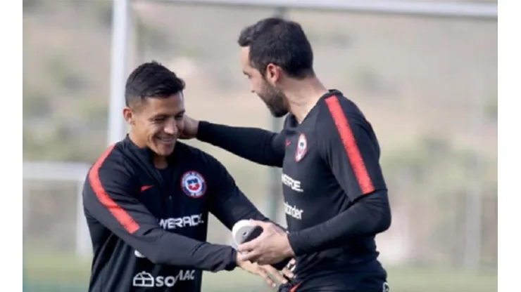 Prensa sevillana: amistad con Bravo podría llevar a Alexis al Betis