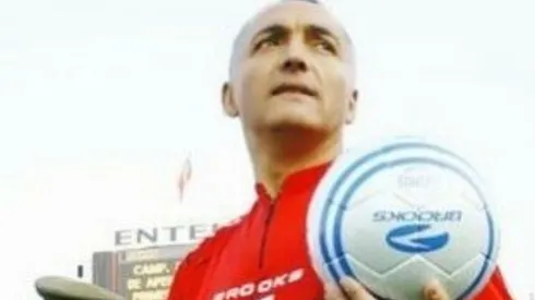 Eduardo Ponce trabaja diariamente como chofer de una aplicación de transporte de pasajeros. Foto: ADN