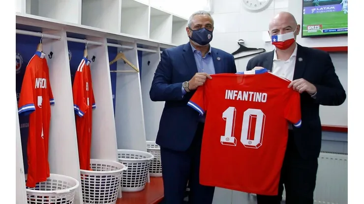 Infantino recorrió las instalaciones de la Roja
