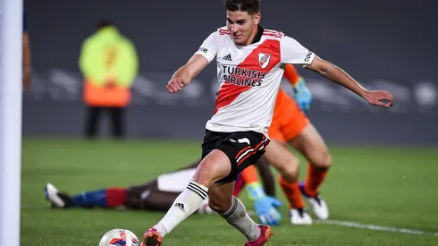 Julian Álvarez desatado en la victoria de River sobre San Lorenzo.