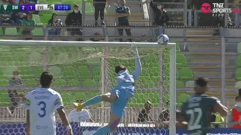 Wanderers gana el clásico contra Everton con un golazo.