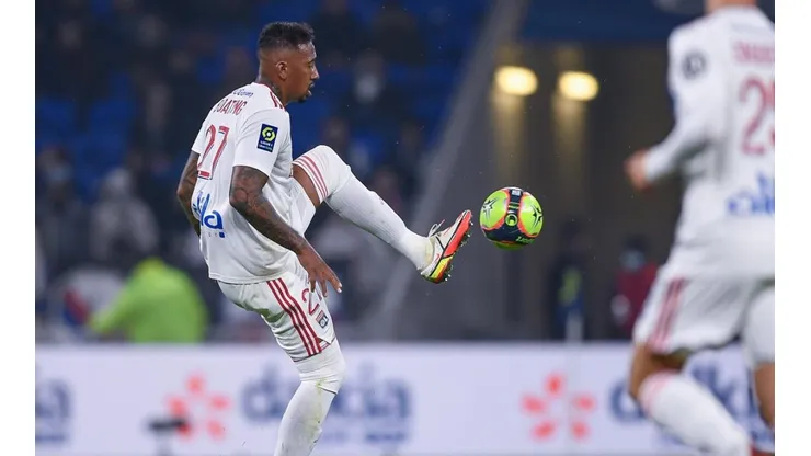 El experimentado Jerome Boateng debutó con el Olympique de Lyon.
