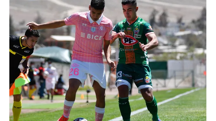 Universidad Católica sigue en la pelea por el título tras victoria ante Cobresal.