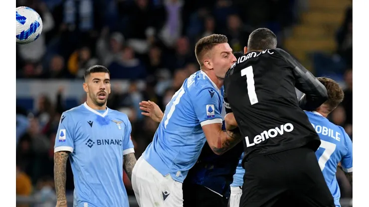 Una trifulca se armó sobre en el partido entre Lazio e Inter de Milán.