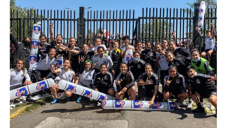Las albas salieron a compartir con los hinchas en el arengazo previo al Superclásico