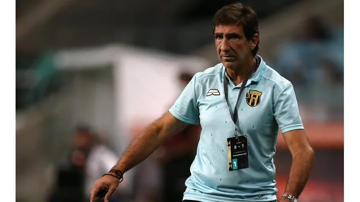En Paraguay confirman conversaciones con Gustavo Costas para reemplazar a Eduardo Berizzo