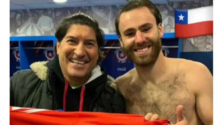 Iván Zamorano, histórico capitán de la Roja, se llevó de regalo la 22 goleadora de Ben Brereton Díaz.