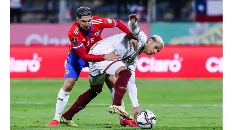 Diego Valdés guerreó y cumplió su mejor partido con la Roja ante Venezuela.