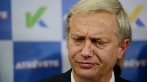 Kast expone incoherencias valóricas y reconoce inversión en Panamá