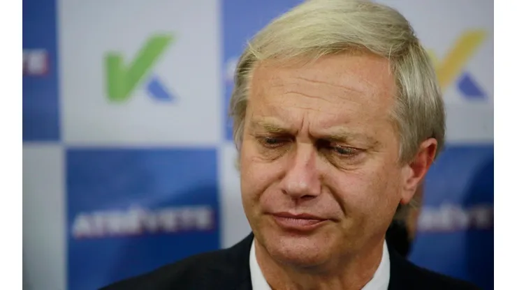 Kast expone incoherencias valóricas y reconoce inversión en Panamá