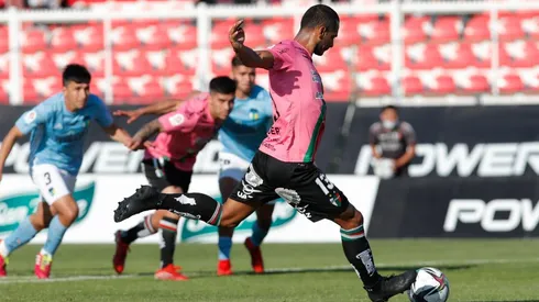 César Cortés marca de penal en el minuto 98 el empate entre Palestino y O'Higgins