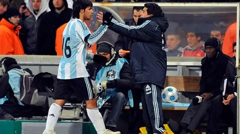 El Kun confesó que no podía creer la muerte de Maradona, por lo que debió preguntarle a su ex pareja e hija del Diez si es que los rumores eran ciertos.