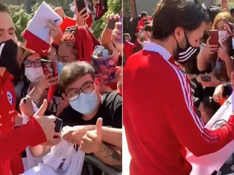 El gran gesto de Ben: firmó camisetas de la Roja y Colo Colo