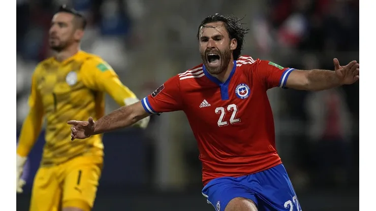 Ben Brereton celebra su gol frente a Paraguay