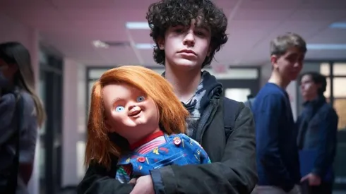 Brad Dourif vuelve a cederle su voz a Chucky en esta versión televisiva de Child's Play.