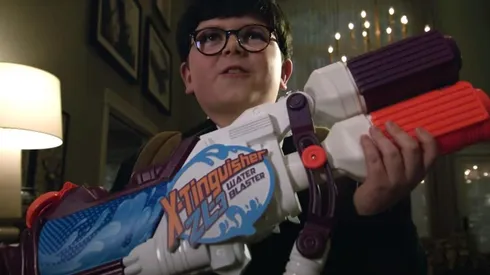 Archie Yates como Max en la nueva versión de Mi Pobre Angelito.