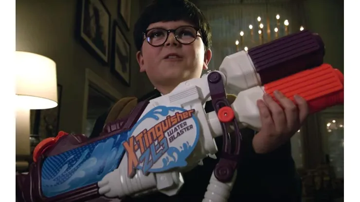 Archie Yates como Max en la nueva versión de Mi Pobre Angelito.