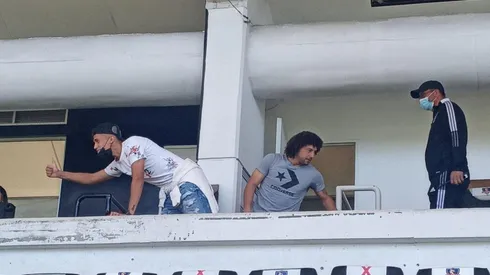 Los jugadores ubicados en los palcos del estadio Monumental apoyando en el Superclásico femenino. Foto: @GolTriste