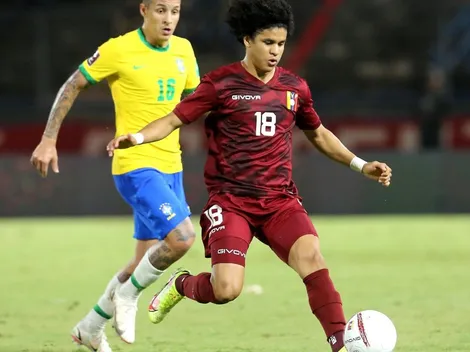 Eduard Bello le da una mano a Chile con una gran asistencia