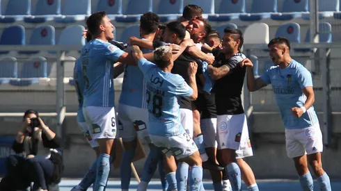 Los celestes festejaron en un duelo de necesitados y logran arrancar unos pasos de la zona roja.