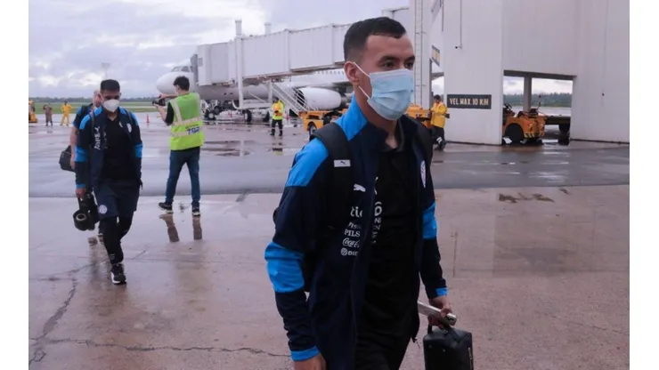 Esta tarde viajó Paraguay en un vuelo directo desde Asunción hasta Santiago para disputar las Eliminatorias. Foto: @Albirroja
