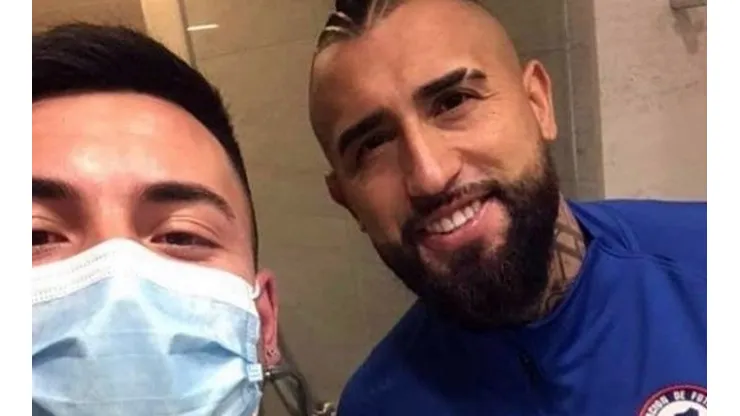 Nicolás García deja para el final a Arturo Vidal. El King lleva un característico corte de pelo que ha marcado toda su exitosa carrera