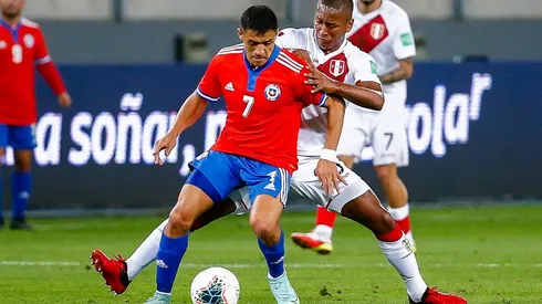 El plantel de Chile levantó a Alexis tras su partido ante Perú