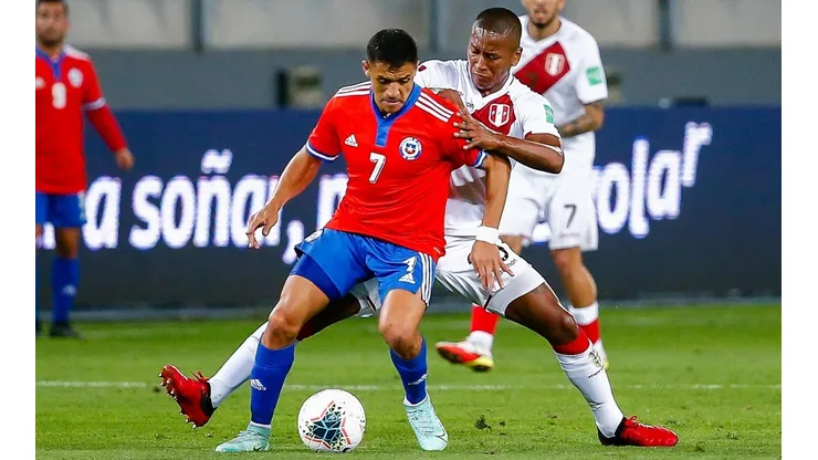 El plantel de Chile levantó a Alexis tras su partido ante Perú