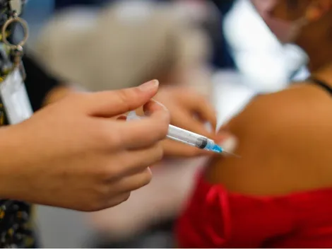 ¿Quiénes deben vacunarse con tercera dosis del 11 al 15 de octubre?