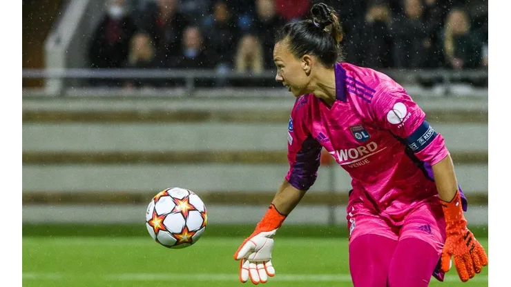 Christiane Endler entre las candidatas al Balón de Oro.