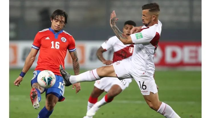 Perú se hizo grande de local y venció con claridad a Chile.