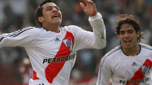 Alexis y Falcao podrían reencontrarse con una camiseta parecida a la de River Plate.