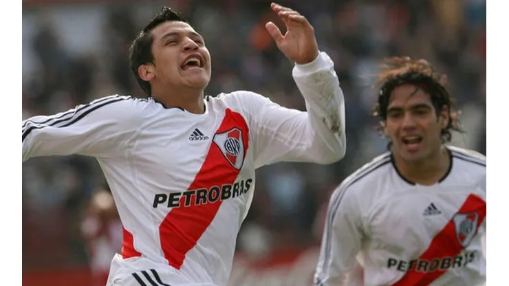 Alexis y Falcao podrían reencontrarse con una camiseta parecida a la de River Plate.