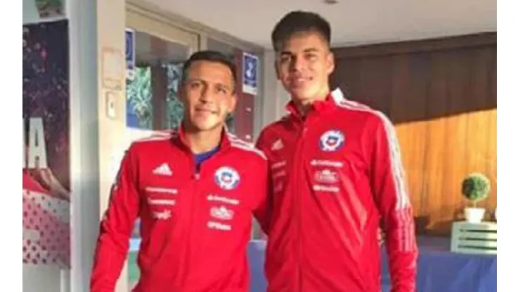 Alexis Sánchez junto a Vicente Conelli