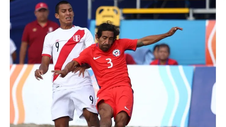 Alex Valera brilló ante Chile con Perú en fútbol playa.