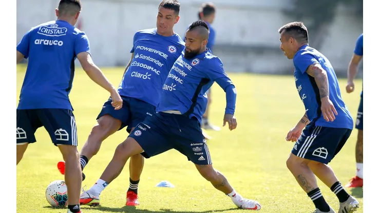 Chile entrenó antes de viajar a Perú para el duelo por eliminatorias