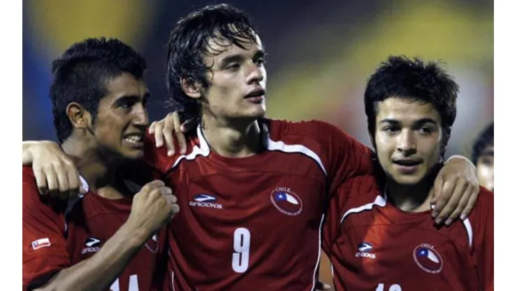 El ex seleccionado chileno anunció su retiro a través de Instagram.