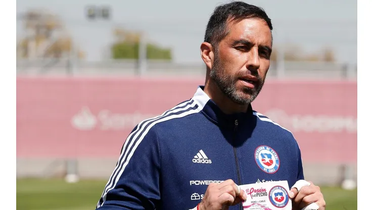 El capitán de Chile se sumó a la campaña de la Corporación Yo Mujer.