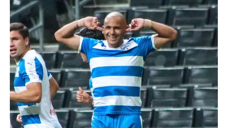 Humberto Suazo con su particular celebración tras su primer gol en Raya2. Foto: @Raya2CFM