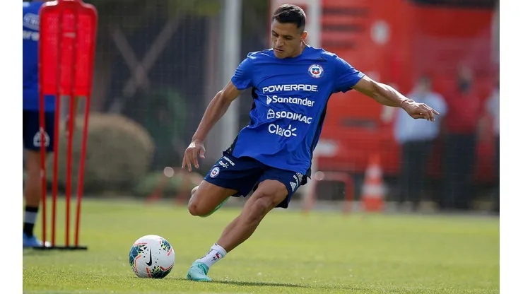 Alexis con todo en los entrenamientos de Chile para las Eliminatorias.