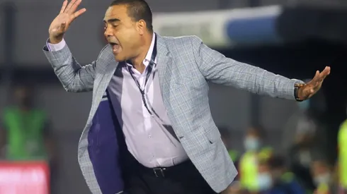 Leonardo González quiere aclarar su futuro en Venezuela