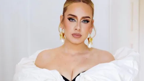 Adele llega con renovado look para presentar su nuevo disco.