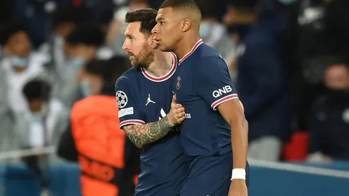 Mbappé y Messi celebrando en el PSG